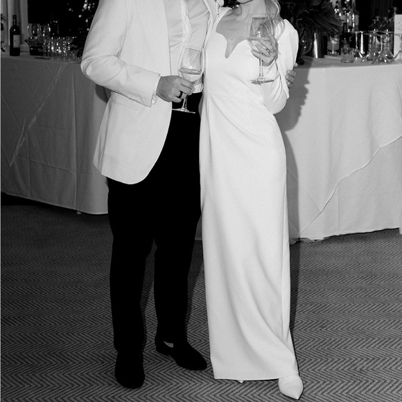 Carolina Herrera wedding dress. Size 0. Worn once. Mint condition. - Picture 4 of 5